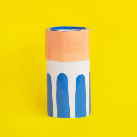 Keramikvase mit tiefblauen Streifen
