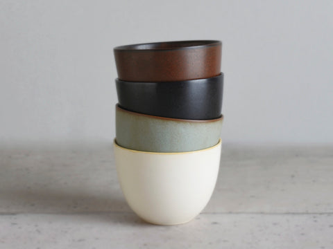 KINTO Pebble Tasse mit Untertasse / Weiß