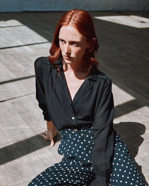 Ida Bluse bestickt / Schwarz