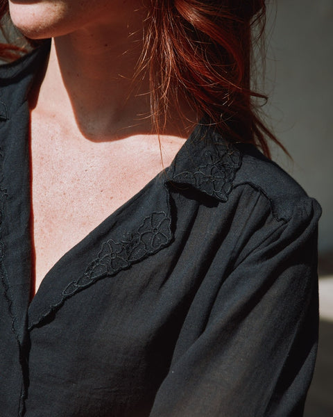 Ida Bluse bestickt / Schwarz