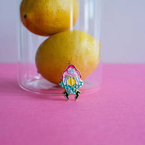 Pin Lesendes Mädchen