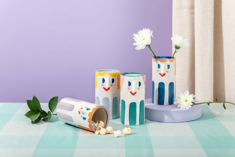 Keramikvase mit tiefblauen Streifen