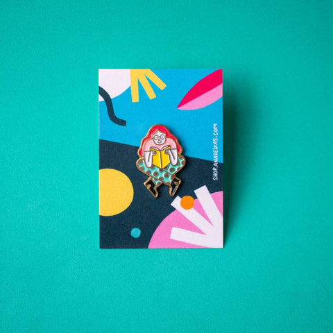 Pin Lesendes Mädchen