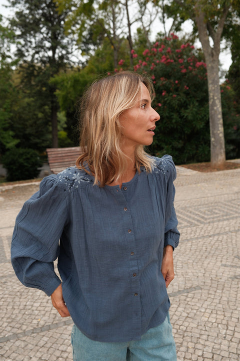 Embroidered Boxy Shirt Blau