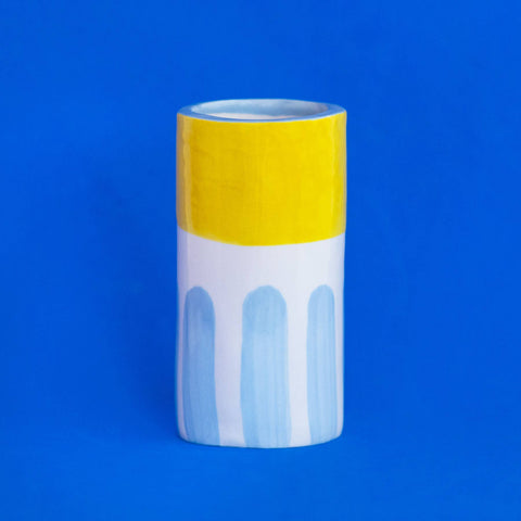 Keramikvase mit blauen Streifen