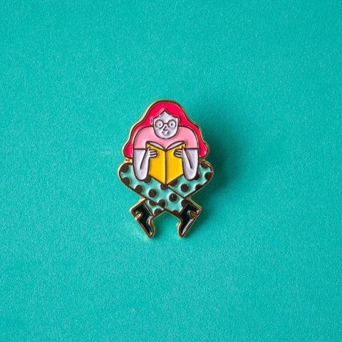 Pin Lesendes Mädchen