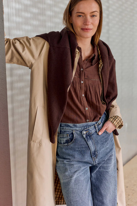 SS26 Bluse mit Häkelkragen