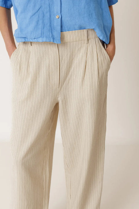 SS26 Bundfaltenhose mit Nadelstreifen