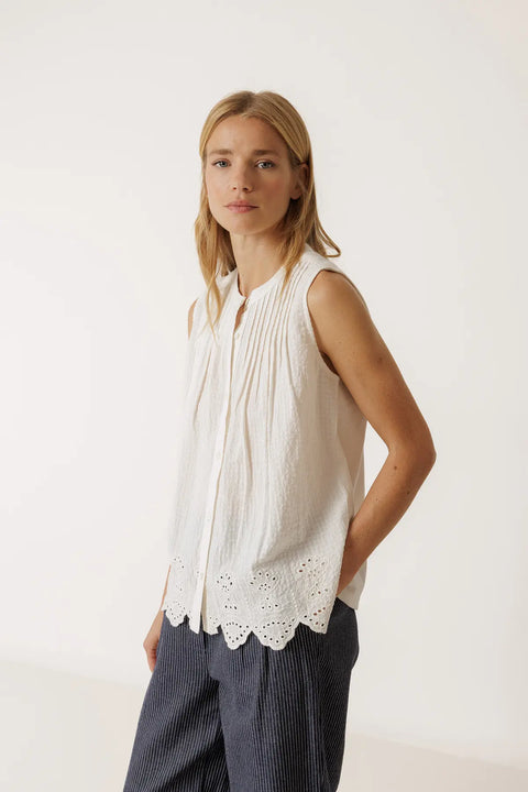 SS26 Bluse ärmellos mit Spitze