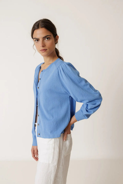 SS26 Strickjacke Lochstickerei